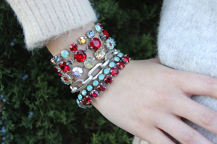 Holiday Arm Parties Make the Perfect Gift