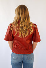 Voy Textured V-Neck Top W/Smocked Hem